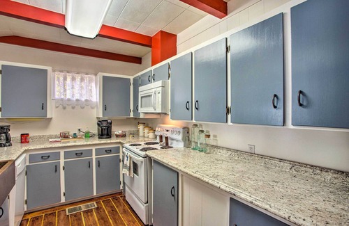 Avinger House | Cozy Cottage on Lake O’ The Pines w/Lake Views!