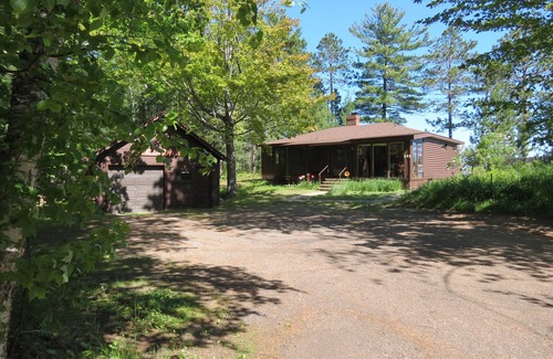 Upper Peninsula Michigan Cottage | Cozy Cottage on Lake Superior