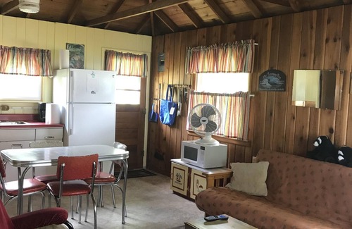 Carp Lake Cottage | Cozy Cottage on Peaceful Paradise Lake