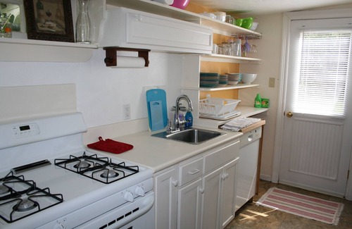 Covington Cottage | Cozy Cottage on private acreage minutes from town