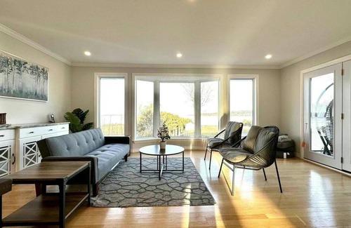 Bewdley Cottage | Cozy cottage on Rice Lake. Four seasonal, pet friendly