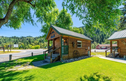 Northport Cottage | Cozy Cottage on the edge of town.