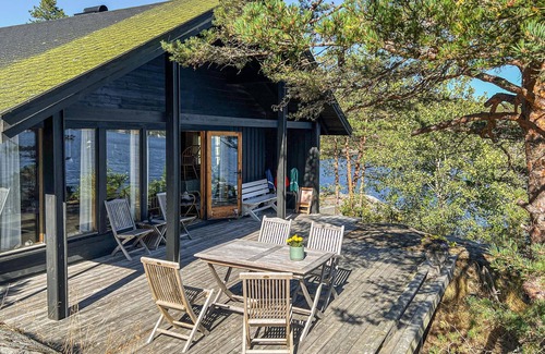 Jomfruland House | Cozy cottage on the island of Gumøy with its own beach.