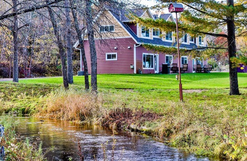 Nisswa Cottage | Cozy Cottage on the Lake off of Paul Bunyan Trail. Walking distance to Nisswa.