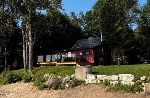 Laurentian Valley Cottage | Cozy Cottage on the Ottawa River