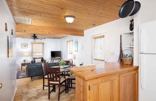 Skyland Cottage | Cozy Cottage on the Ridge 5min to Downtown Asheville
