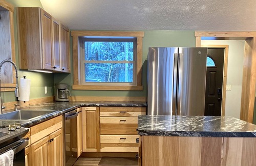 Manistique Cottage | Cozy Cottage on the lake w/all new remodel
