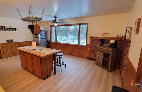 Alexandria Bay House | Cozy Cottage on Quiet Street – Walk to Beach & Downtown