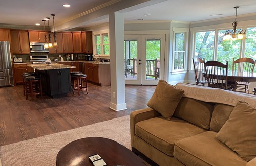 Flowery Branch House | Cozy Cottage on the Lake