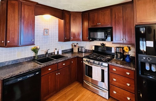 Himrod Cottage | Cozy Cottage Private Dock & 2 Walkable Restaurants