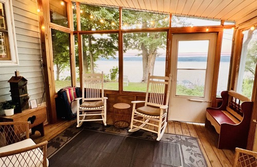 Himrod Cottage | Cozy Cottage Private Dock & 2 Walkable Restaurants