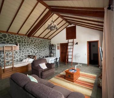 Praia da Vitoria House | Cozy Cottage