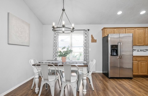 Nampa House | Cozy Cottage: relaxing retreat, pet and family friendly
