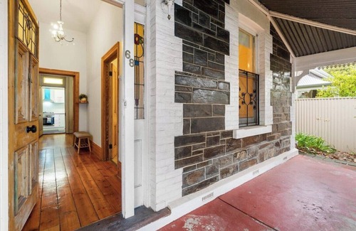 Norwood House | Cozy Cottage Retreat 3BR Holiday Home in Norwood