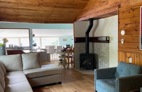 Havelock-Belmont-Methuen Cottage | Cozy Cottage Retreat