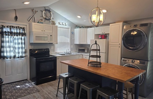 Le Roy Cottage | Cozy Cottage Retreat, in Leroy, with access to all sports Rose Lake