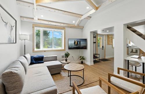 Hastings Highlands House | Cozy Cottage Retreat Private 2 Acres, Near Lake