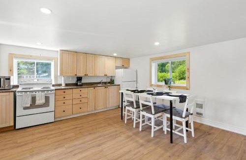 Hastings Highlands House | Cozy Cottage Retreat Private 2 Acres, Near Lake