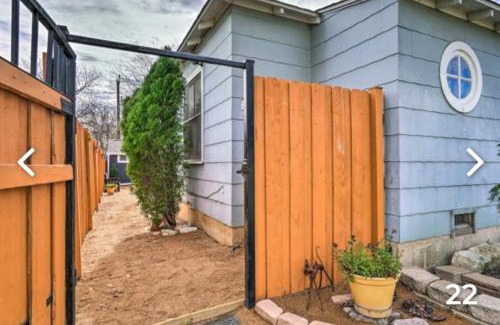 North San Antonio - SAT House | Cozy Cottage Retreat in San Antonio