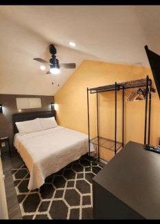 North San Antonio - SAT House | Cozy Cottage Retreat in San Antonio