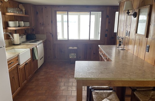 Whitmore Lake Cottage | Cozy Cottage Right on Whitmore Lake
