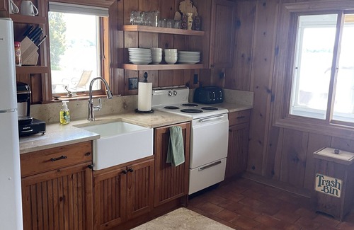 Whitmore Lake Cottage | Cozy Cottage Right on Whitmore Lake