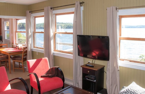 Guysborough County Cabin | Cozy cottage right on the water