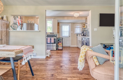 Selkirk Cottage | Cozy Cottage, steps to beach + Hot Tub - Lake Erie Couple or Family Getaway
