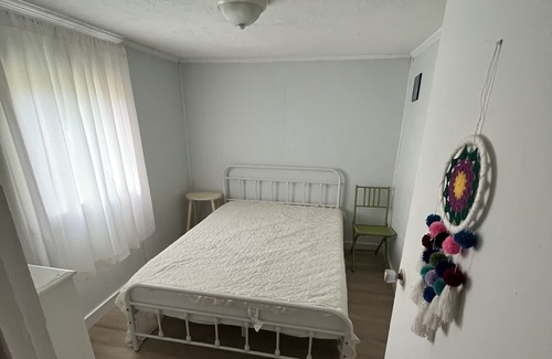 Malagash Cottage | Cozy cottage steps to Fisherman’s wharf. 5 min to Blue Sea Beach
