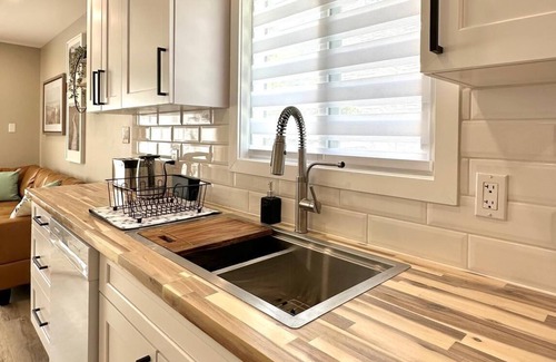 Port Stanley Apartment | Cozy Cottage Suite in Port Stanley. 5 Minute Walk From Little Beach!