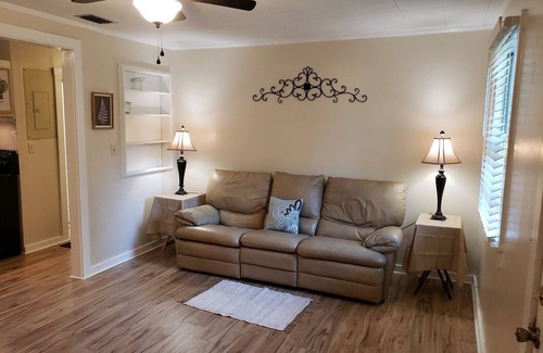 Monticello House | Cozy Cottage surrounded by antebelllum homes close to downtown.