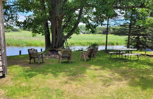 Sandy Creek Cottage | Cozy cottage that sits along canal of Sandy Pond.