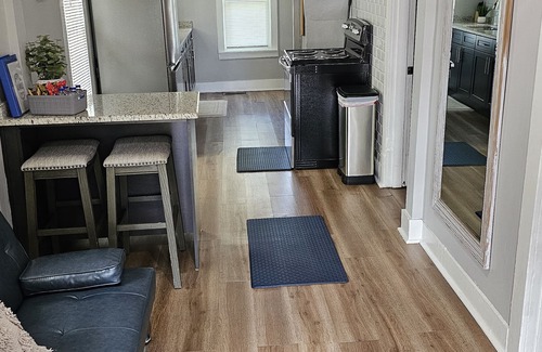 Cahal Street Group Cottage | Cozy Cottage @ Trevecca