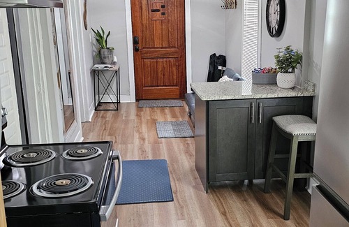 Cahal Street Group Cottage | Cozy Cottage @ Trevecca