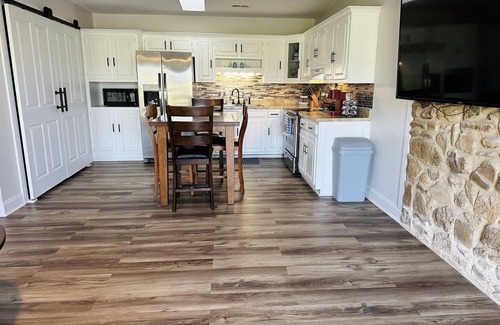 Campbellsville House | Cozy Cottage