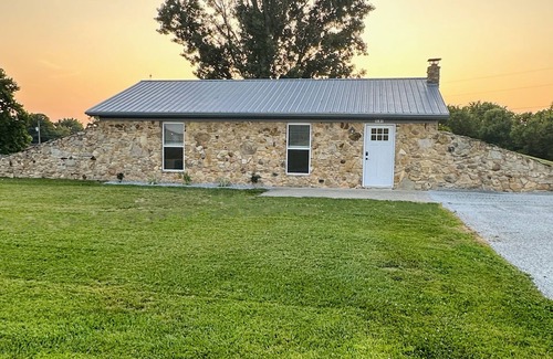 Campbellsville House | Cozy Cottage