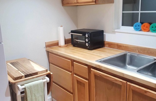 East Richmond Bed & Breakfast | Cozy Cottage