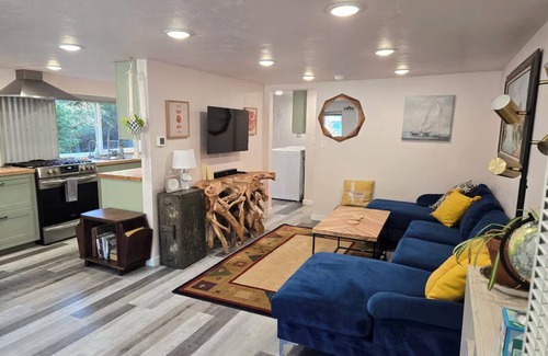 Trinidad Cabin | Cozy Cottage