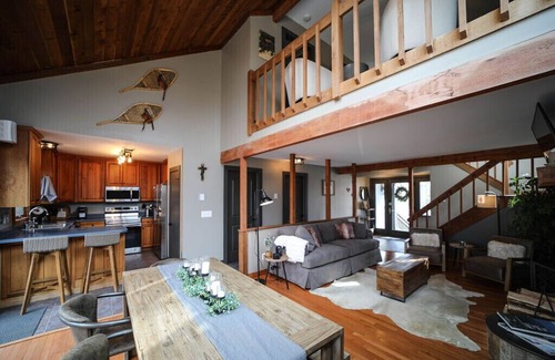 Nellysford Cottage | Cozy Cottage with beautiful Mountain View’s - close to wineries
