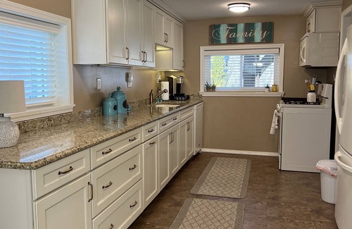 Onsted Cottage | Cozy Cottage w/all sports Sand lake access.