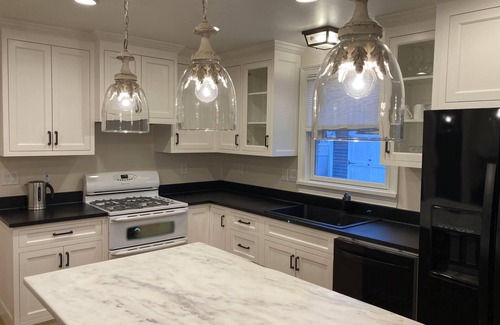 New London House | Cozy Cottage w/Lighthouse Views - Private Beach - Dedicated Office