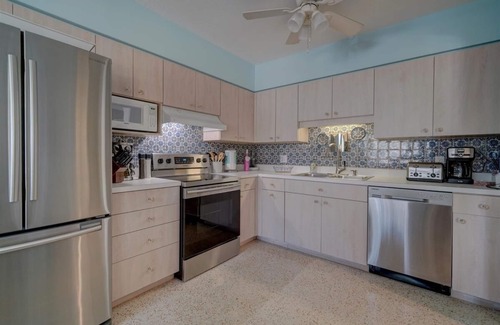 Anna Maria Cottage | Cozy Cottage w private Beach Access, AC&WiFi - NorthEnd AMI. No hurricane damage