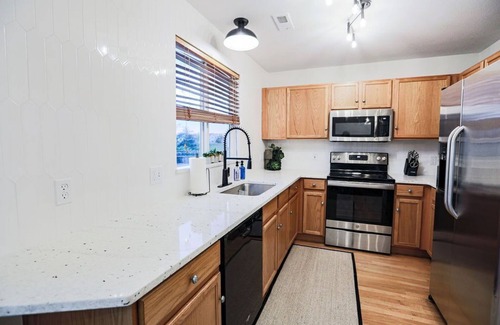 Colorado Springs House | Cozy Cottage w/Office, Patio & Hot Tub