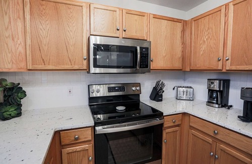 Colorado Springs House | Cozy Cottage w/Office, Patio & Hot Tub