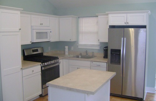 Pentwater House | Cozy Cottage w/Wifi-and private Lake Michigan beach access
