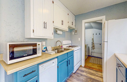 Bellaire House | Cozy Cottage – Walk to Beach, Brewery & More | Near Torch Lake & Shanty Creek