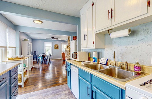 Bellaire House | Cozy Cottage – Walk to Beach, Brewery & More | Near Torch Lake & Shanty Creek