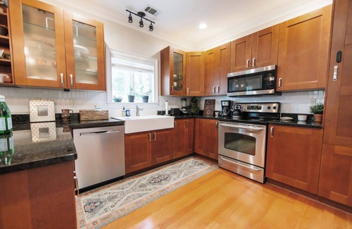 Athens House | Cozy Cottage - Walk to Campus, Stadium, Downtown