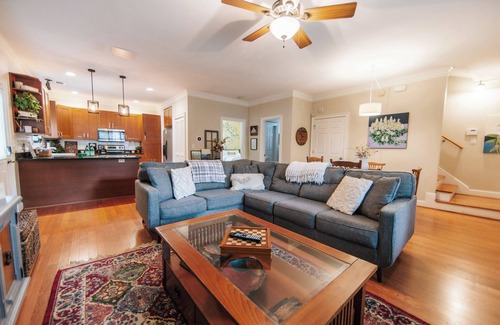 Athens House | Cozy Cottage - Walk to Campus, Stadium, Downtown