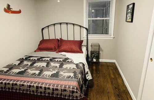 Lake Hopatcong Cottage | Cozy Cottage walking distance from the lake + gameroom!